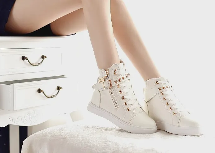 Studded Buckle Sneakers KF30009